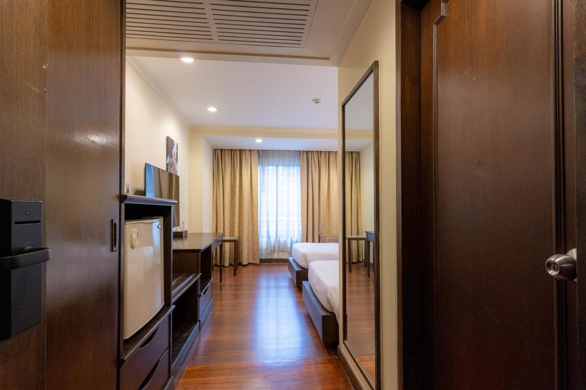 Journeyhub Sukhumvit 26, Bangkok - Formerly St James Hotel Eksteriør bilde