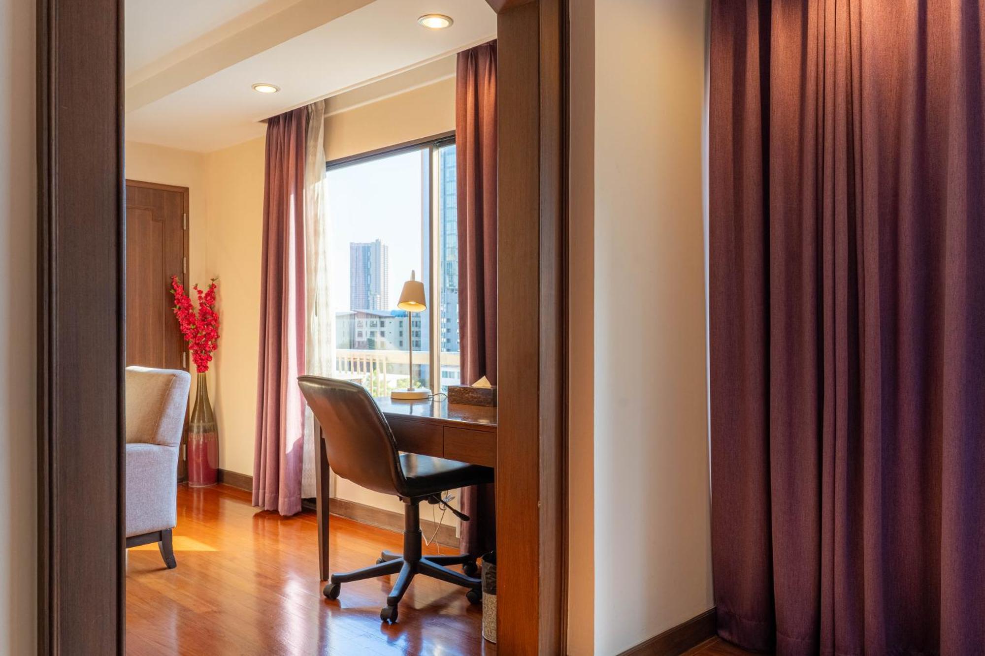 Journeyhub Sukhumvit 26, Bangkok - Formerly St James Hotel Eksteriør bilde