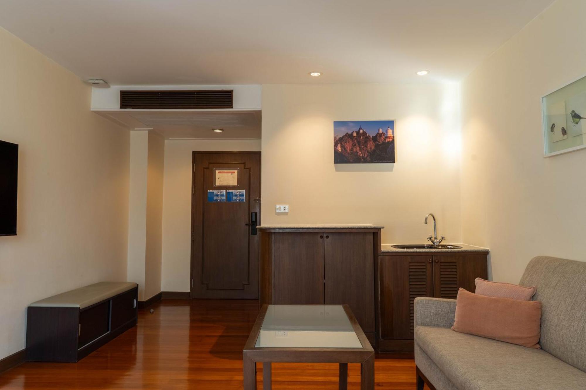 Journeyhub Sukhumvit 26, Bangkok - Formerly St James Hotel Eksteriør bilde