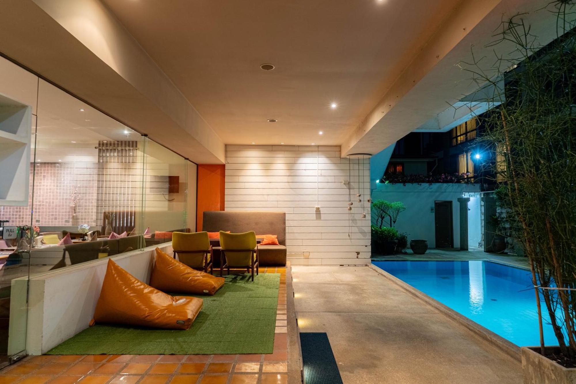Journeyhub Sukhumvit 26, Bangkok - Formerly St James Hotel Eksteriør bilde