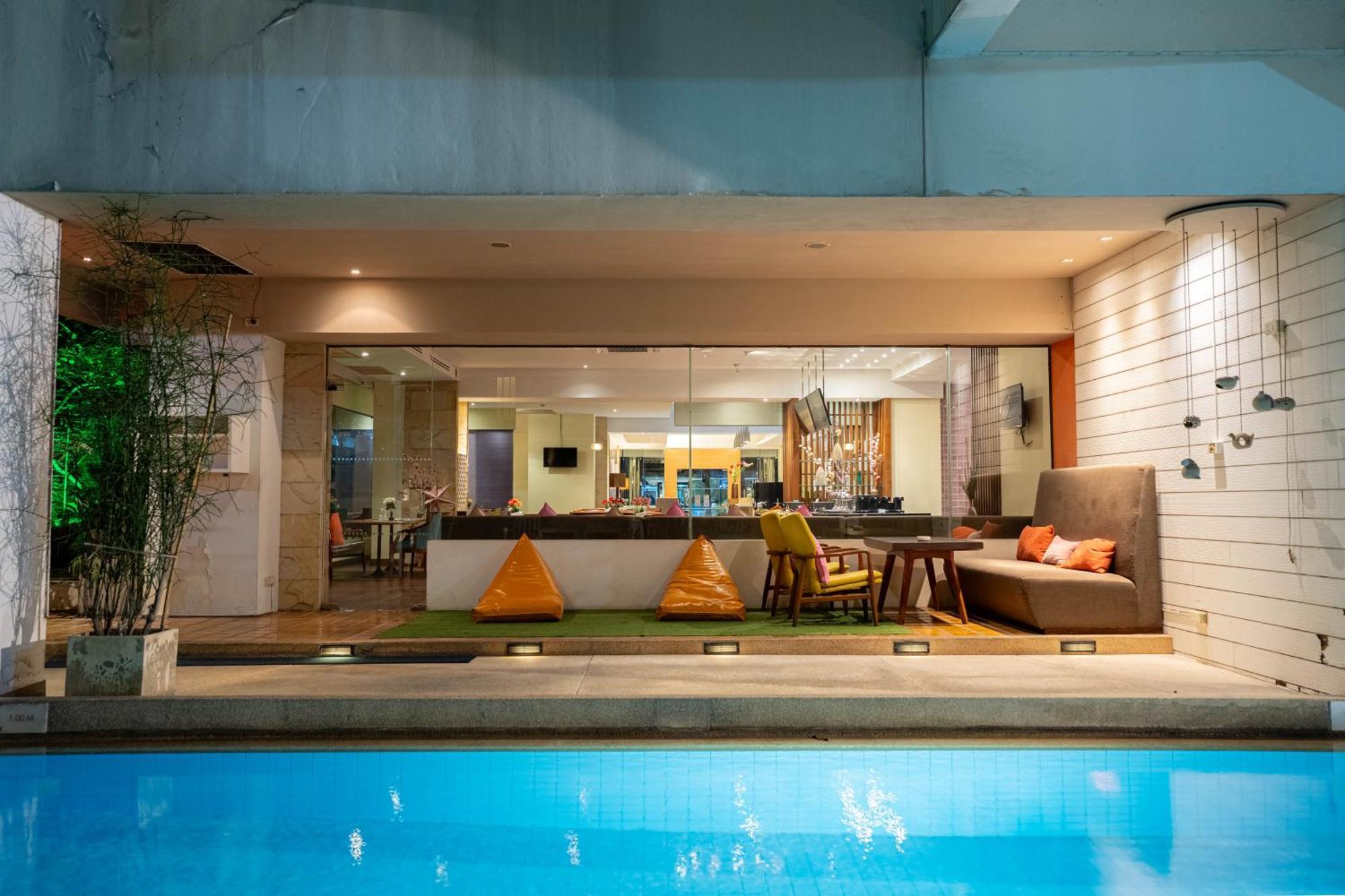 Journeyhub Sukhumvit 26, Bangkok - Formerly St James Hotel Eksteriør bilde