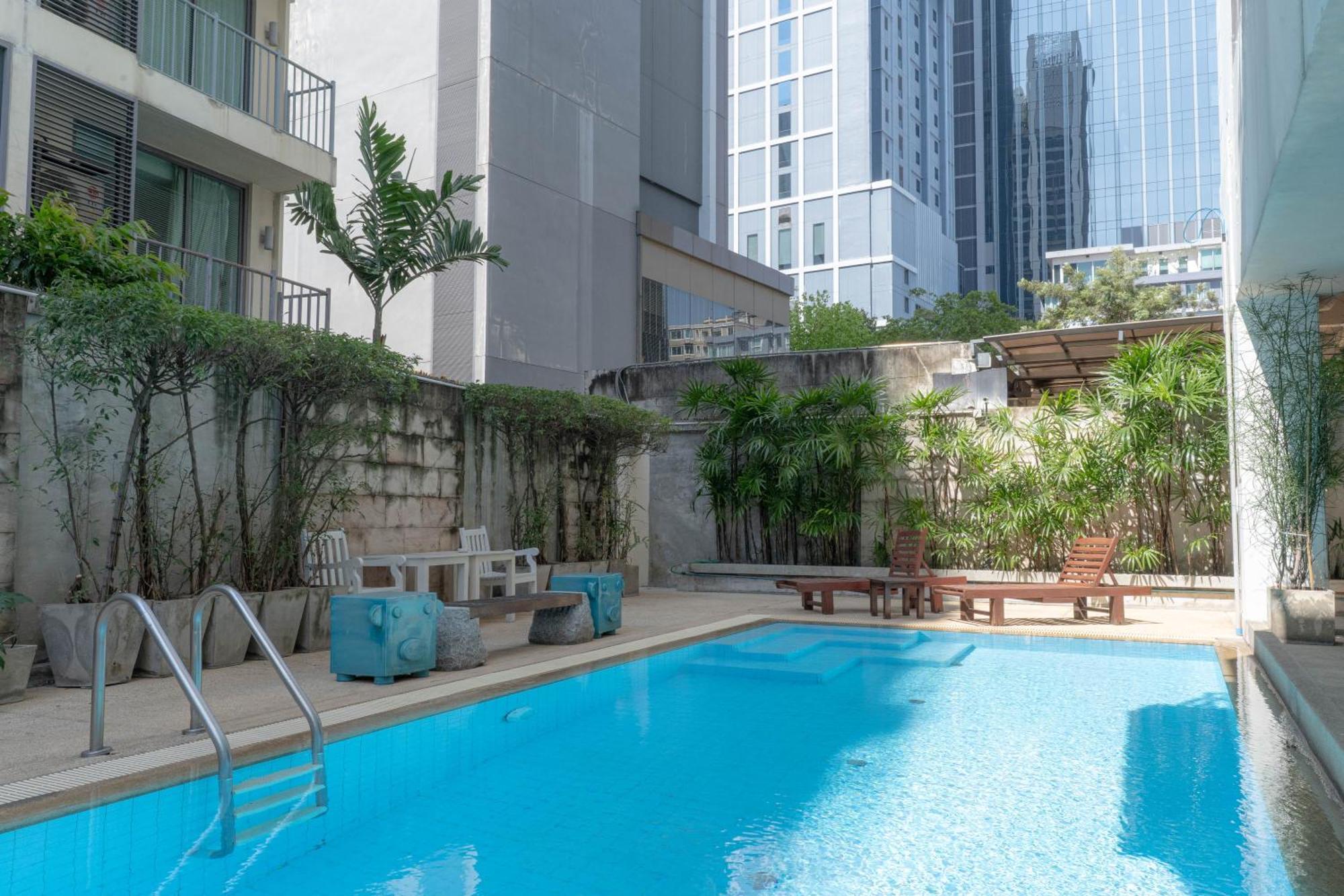Journeyhub Sukhumvit 26, Bangkok - Formerly St James Hotel Eksteriør bilde