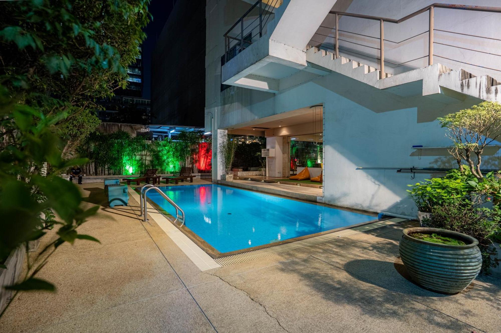 Journeyhub Sukhumvit 26, Bangkok - Formerly St James Hotel Eksteriør bilde