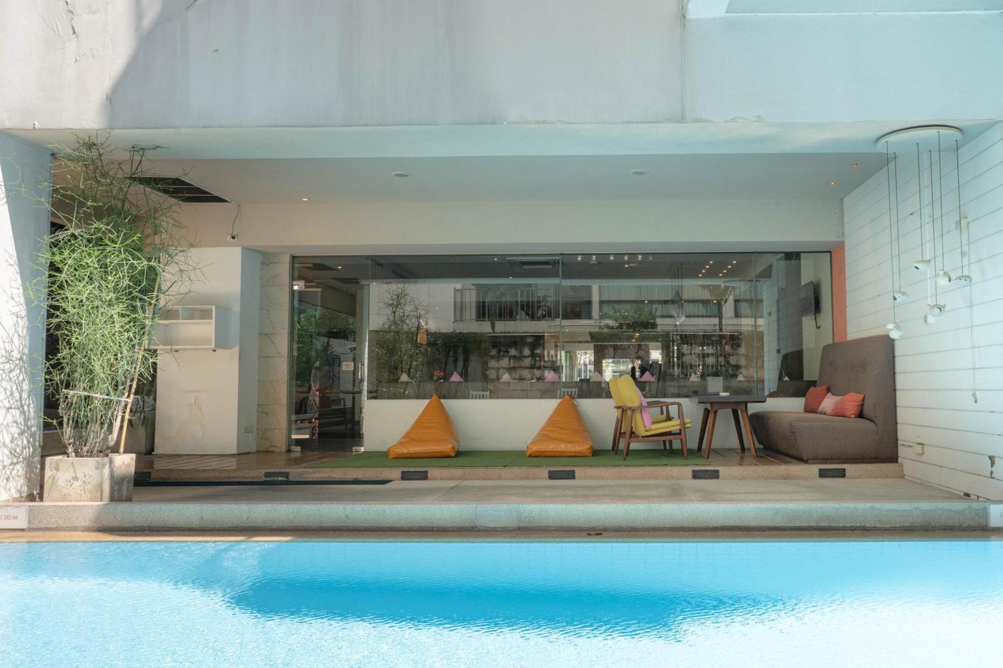 Journeyhub Sukhumvit 26, Bangkok - Formerly St James Hotel Eksteriør bilde