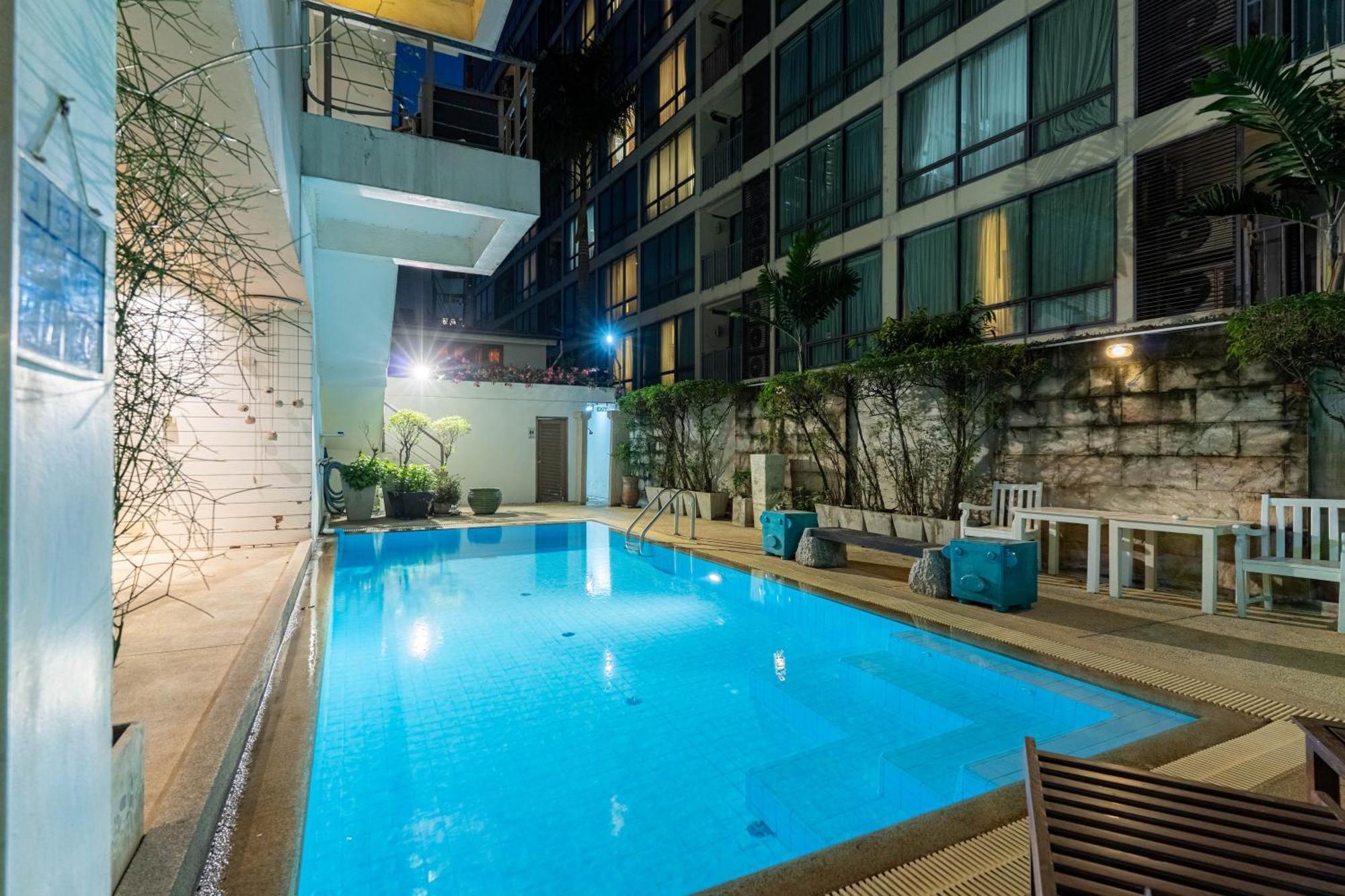 Journeyhub Sukhumvit 26, Bangkok - Formerly St James Hotel Eksteriør bilde