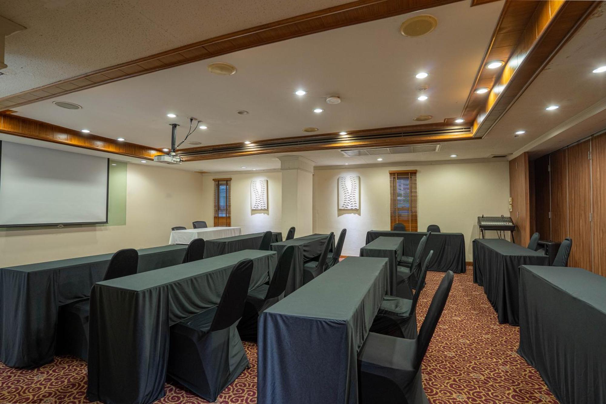 Journeyhub Sukhumvit 26, Bangkok - Formerly St James Hotel Eksteriør bilde