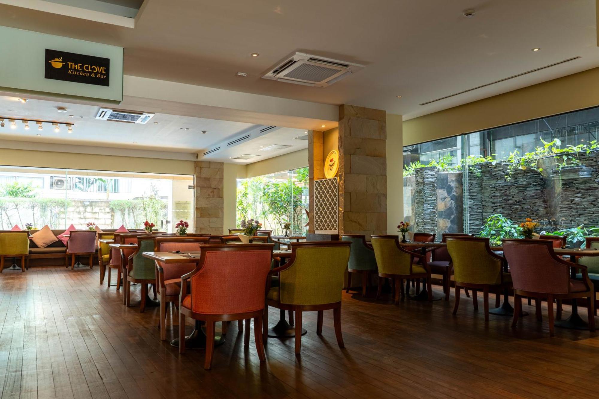 Journeyhub Sukhumvit 26, Bangkok - Formerly St James Hotel Eksteriør bilde