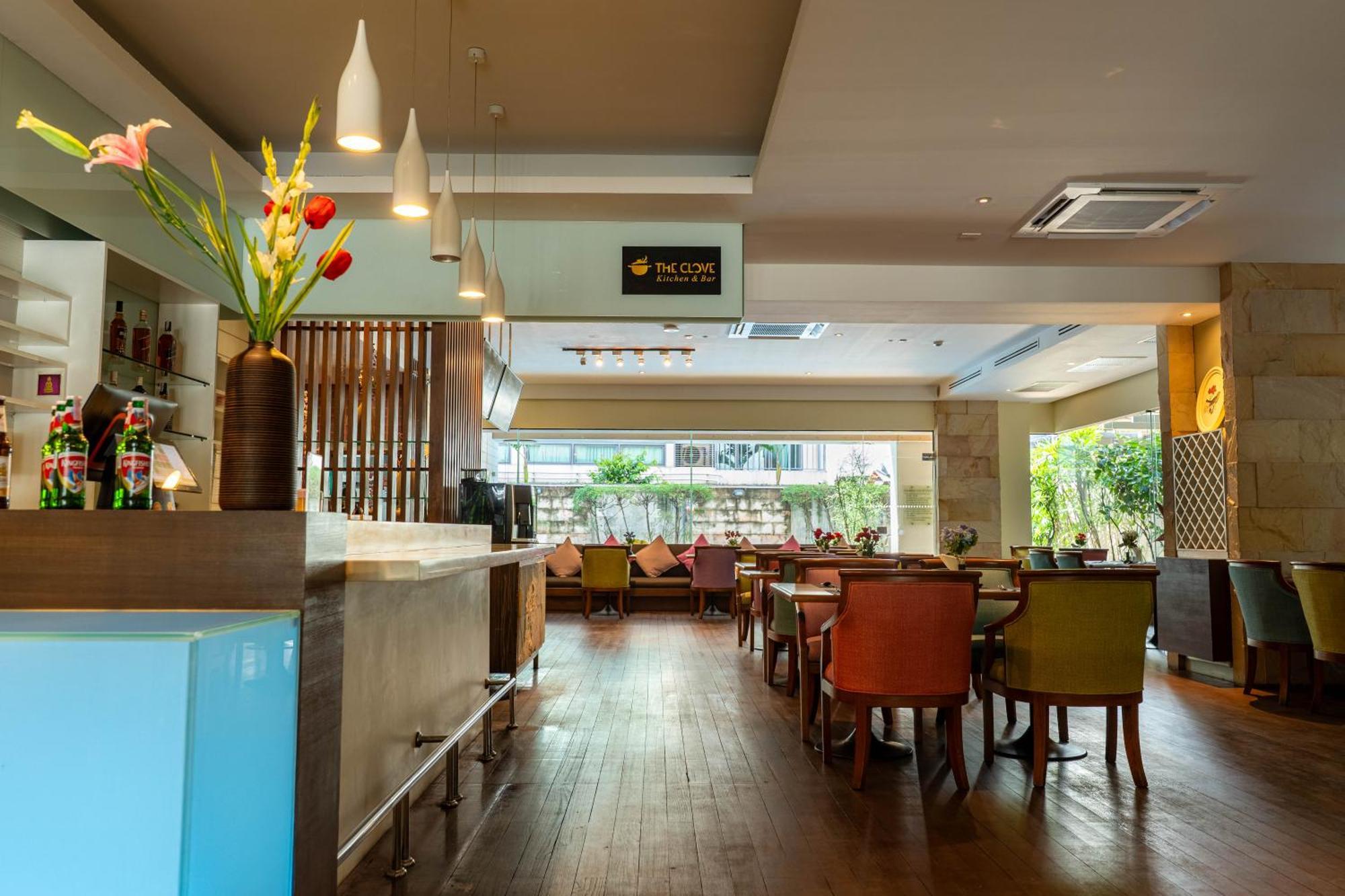 Journeyhub Sukhumvit 26, Bangkok - Formerly St James Hotel Eksteriør bilde